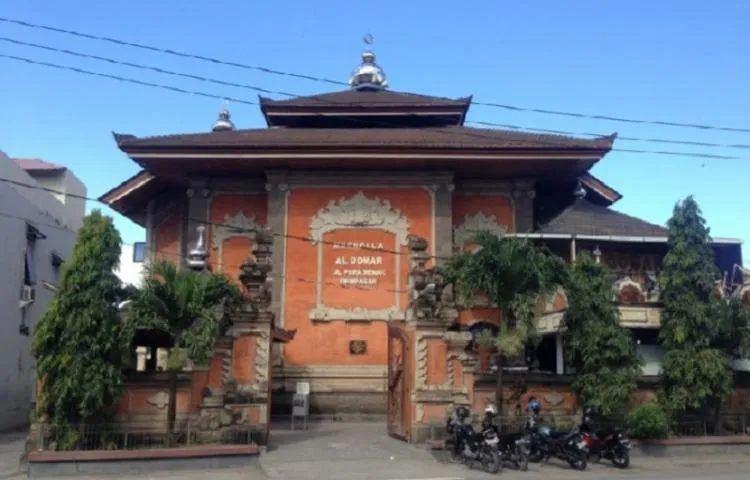 Mushola Al Qomar: Tempat Beribadah yang Menyatu dengan Hidup Cilacap